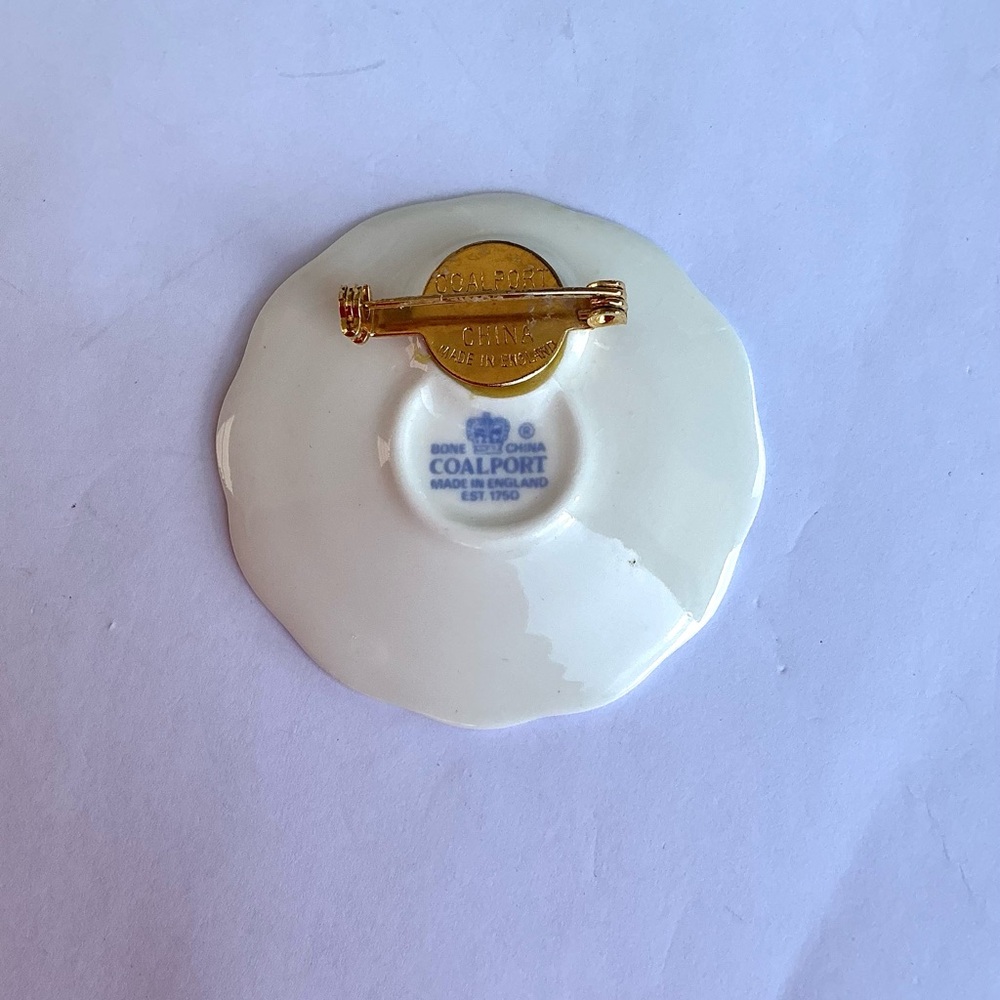 Vintage Coalport, Bone China Brooch with gilded Rim  Signed - Picture 2 of 2